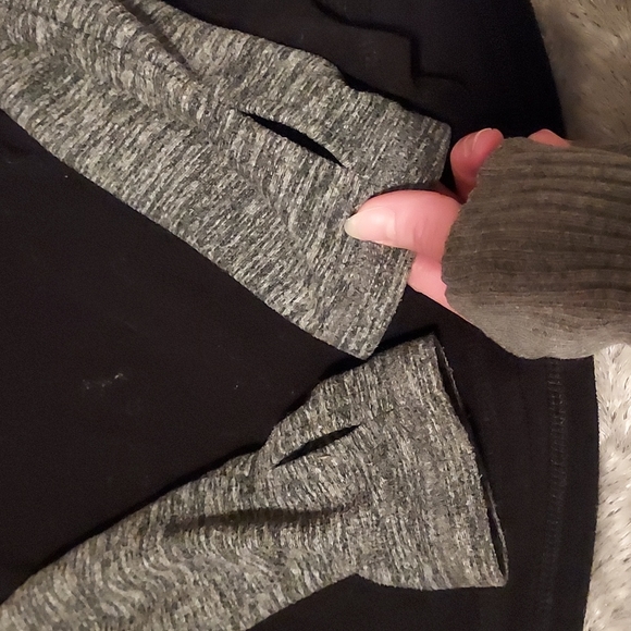 SO collared Sweatshirt with thumbholes and pockets - Picture 3 of 7